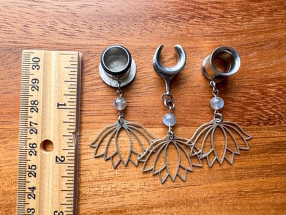 Antique Silver Lotus & Labradorite
