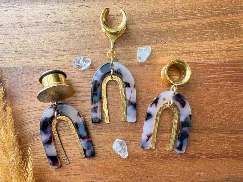 Beige & Black U-Shape Earrings w Gold Accent