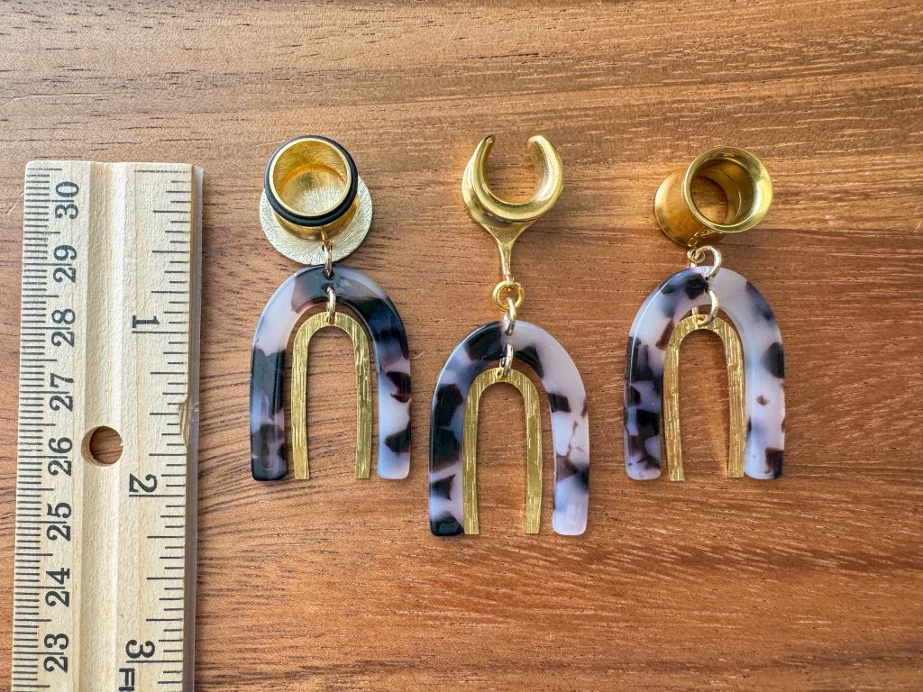 Beige & Black U-Shape Earrings w Gold Accent