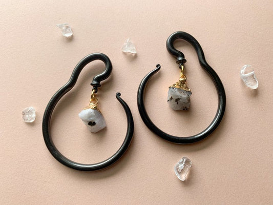 Black Steel Hangers With Natural Stone Pendant