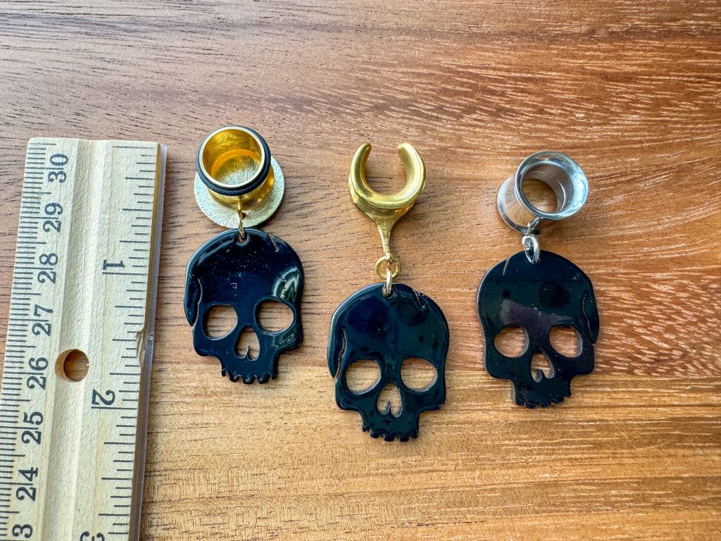 Black Shiny Skulls