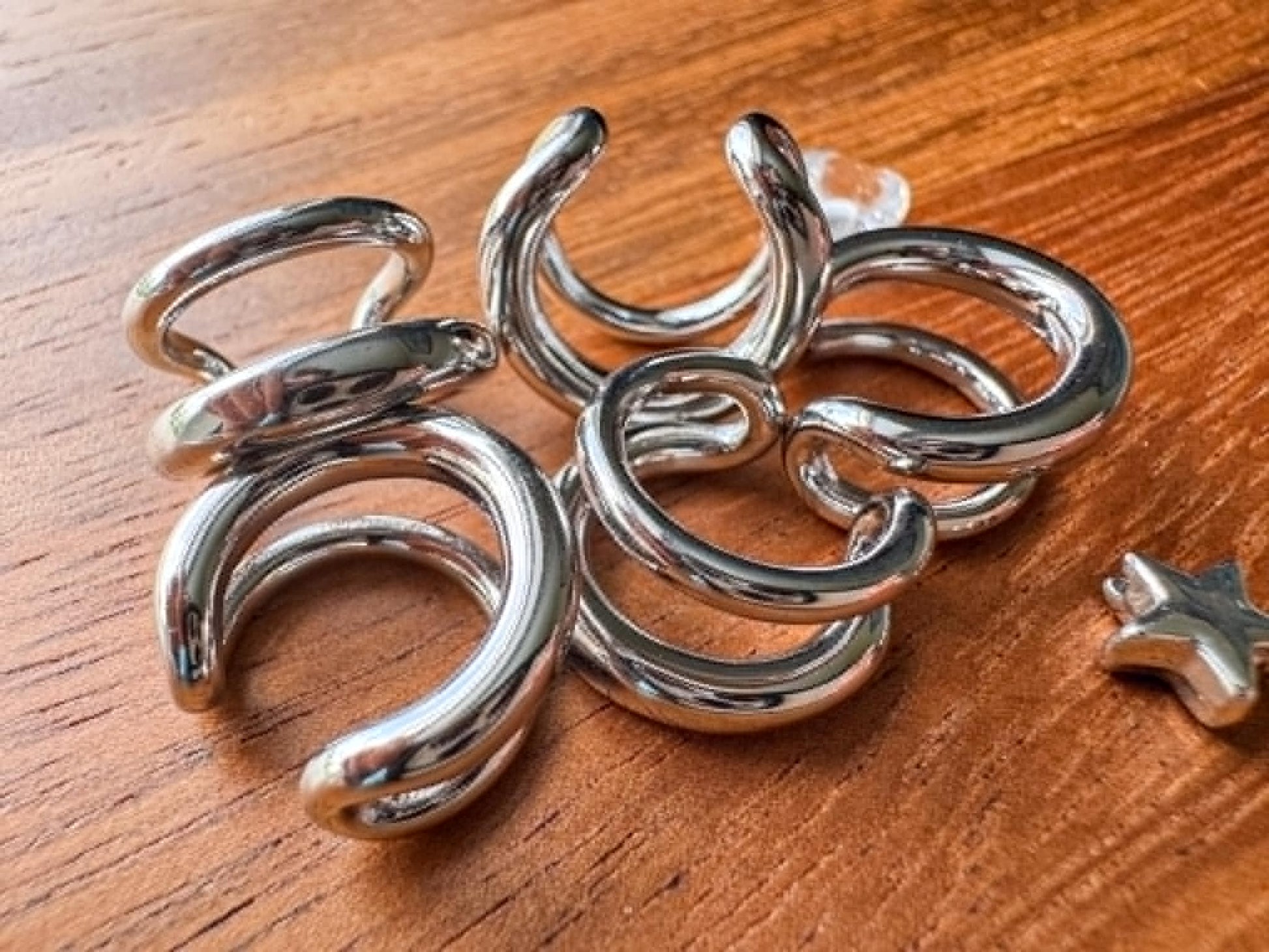 Silver double band ear cuff with a minimalist stacked design, no piercing required.