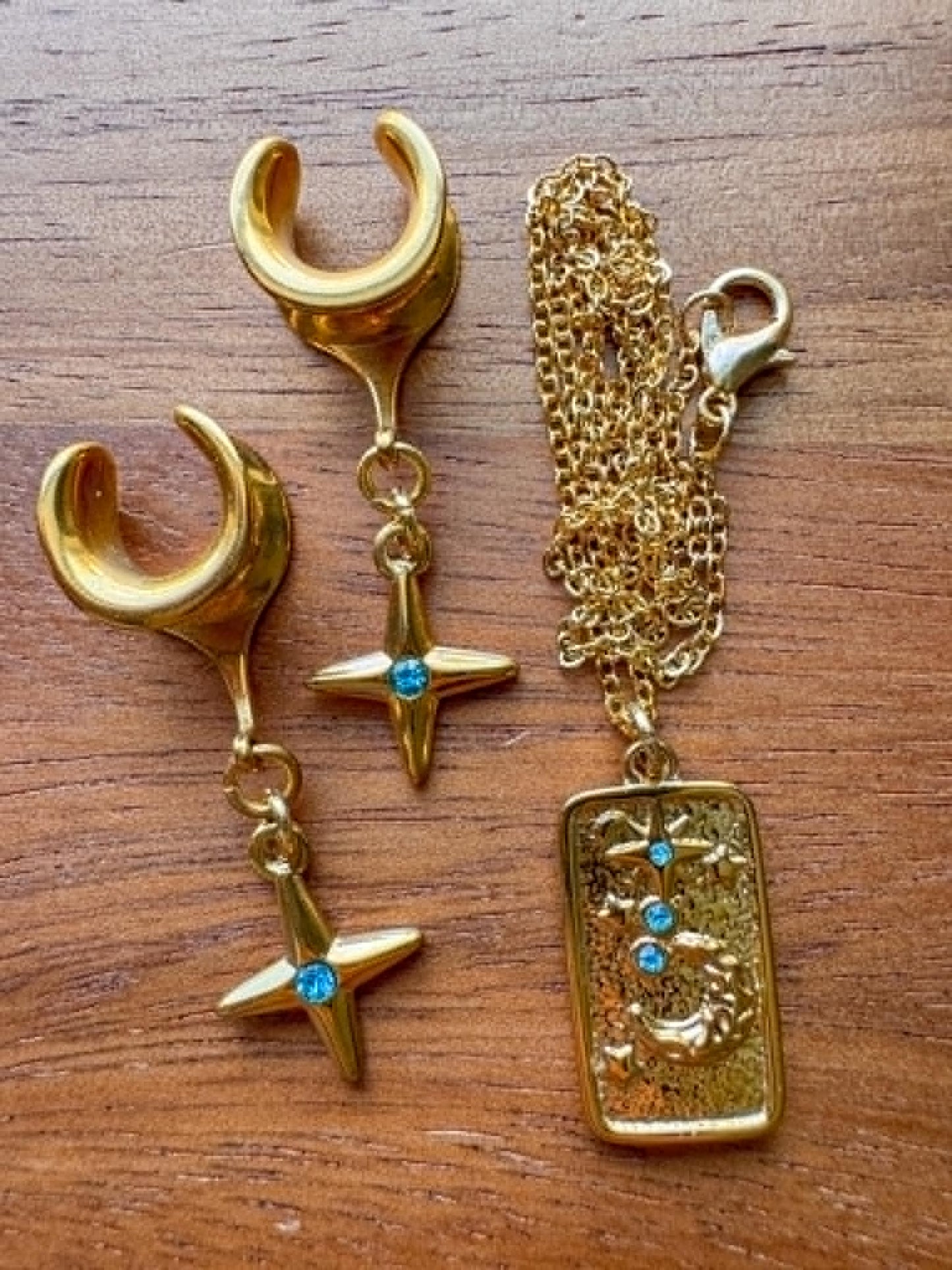 Gold Star Plugs With Matching Necklace