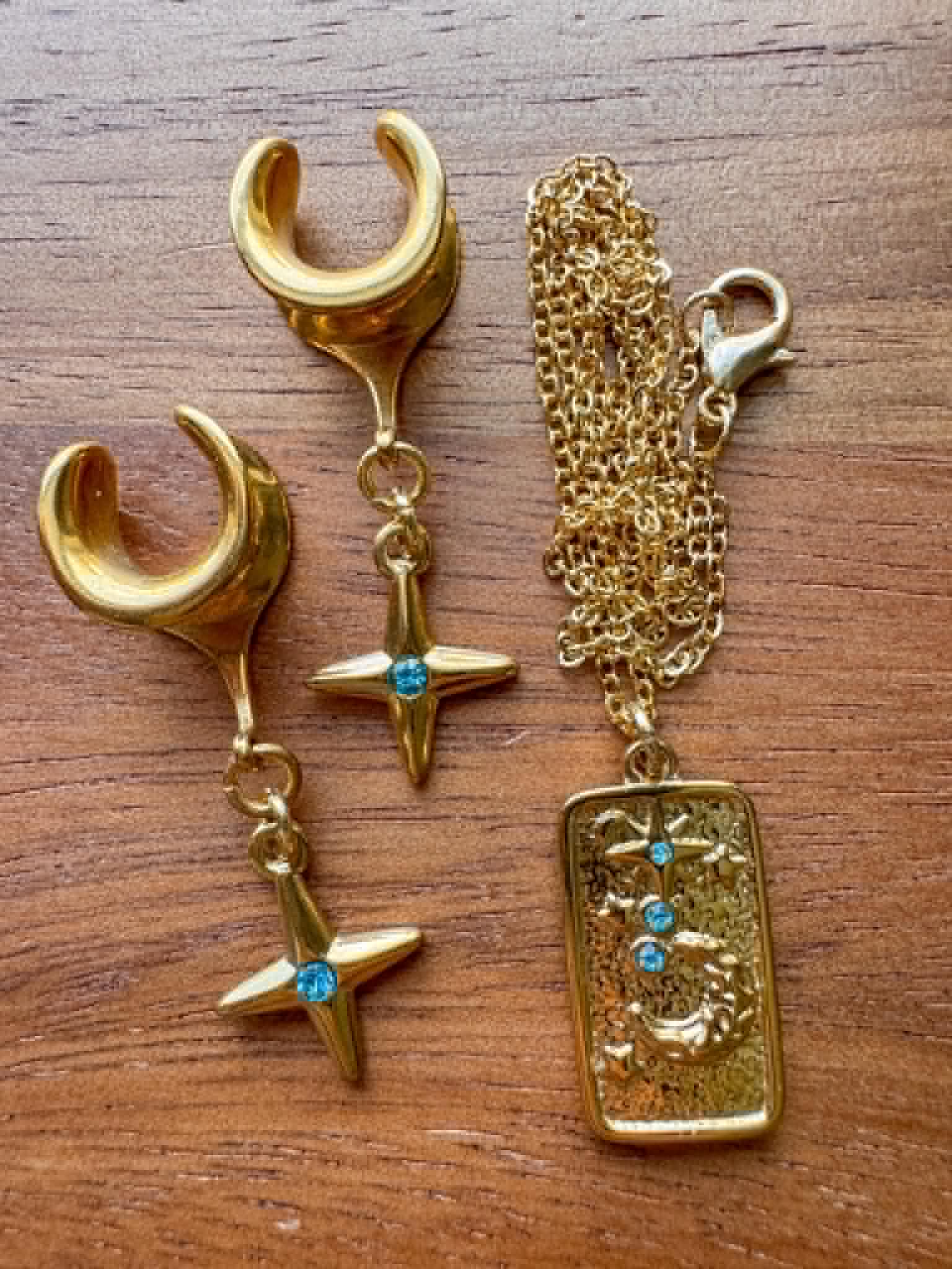 Gold Star Plugs With Matching Necklace