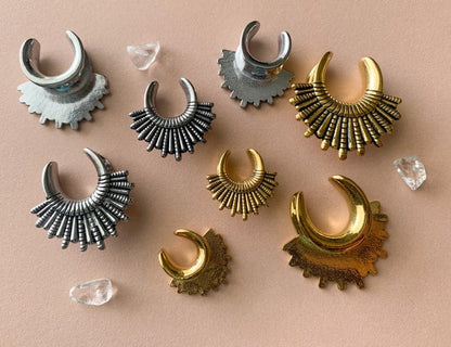 Silver Or Gold Tone Sun-Flared Saddles