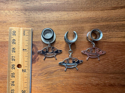 Small Cat & Alien UFOs