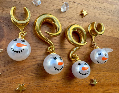 Snowman Pearls Plug Earrings