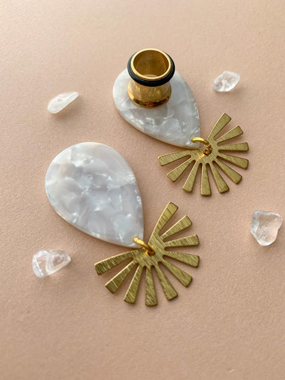 White Marble Acetate Dangle With Gold Brushed Sunburst