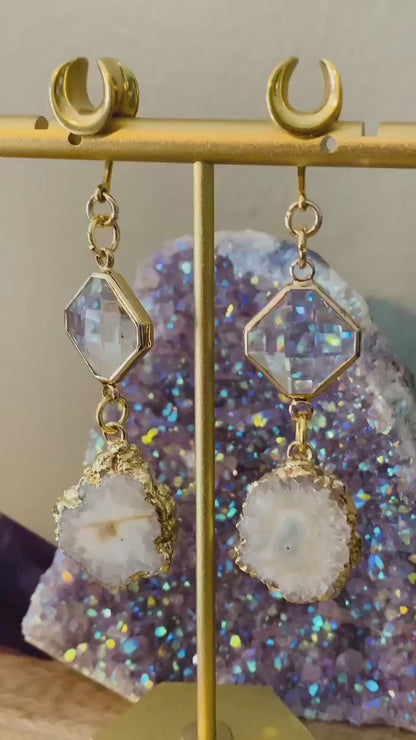 Gold Plated Agate Slice With Glass Diamond-Shaped Pendant